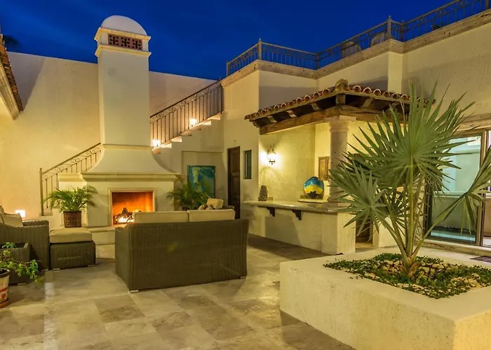 Cabo Hacienda W/ Private Pool & Rooftop Terrace! Hébergement de vacances Cabo San Lucas